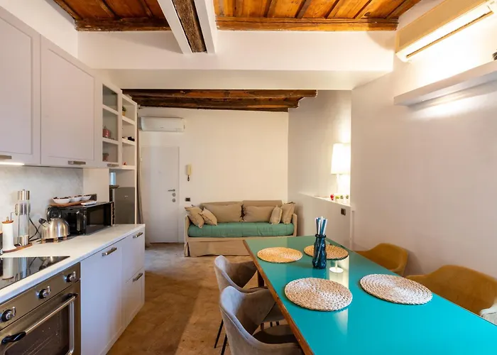 Labanca's Luxury Navona 2 *